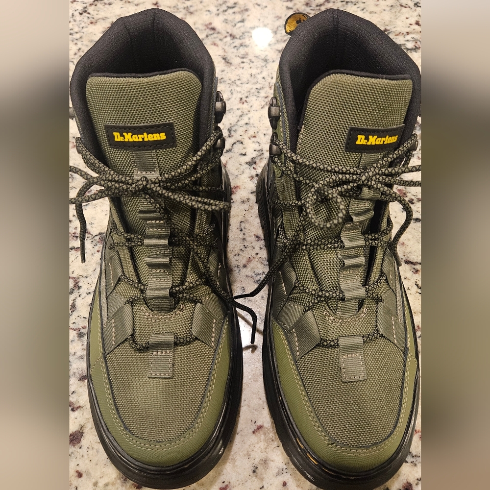 Dr. Martens BOURY combat boots